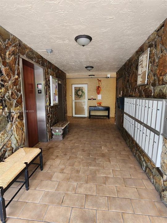 For Sale: $260,000 (2 beds, 2 baths, 1144 Square Feet)