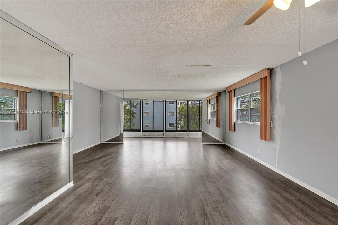 LIGHT & BRIGHT WITH LARGE WINDOWS!