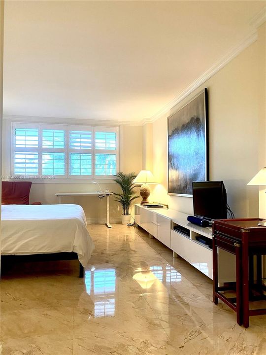 For Sale: $1,075,000 (2 beds, 2 baths, 1260 Square Feet)