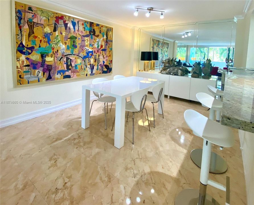 For Sale: $1,075,000 (2 beds, 2 baths, 1260 Square Feet)