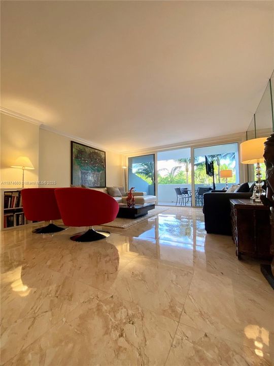 For Sale: $1,075,000 (2 beds, 2 baths, 1260 Square Feet)