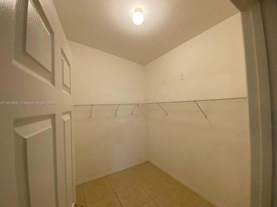 For Rent: $2,500 (3 beds, 2 baths, 1749 Square Feet)