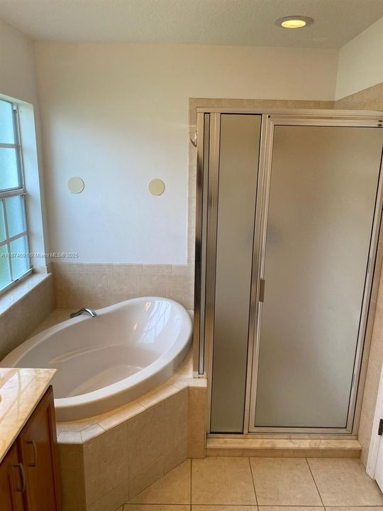 For Rent: $2,500 (3 beds, 2 baths, 1749 Square Feet)