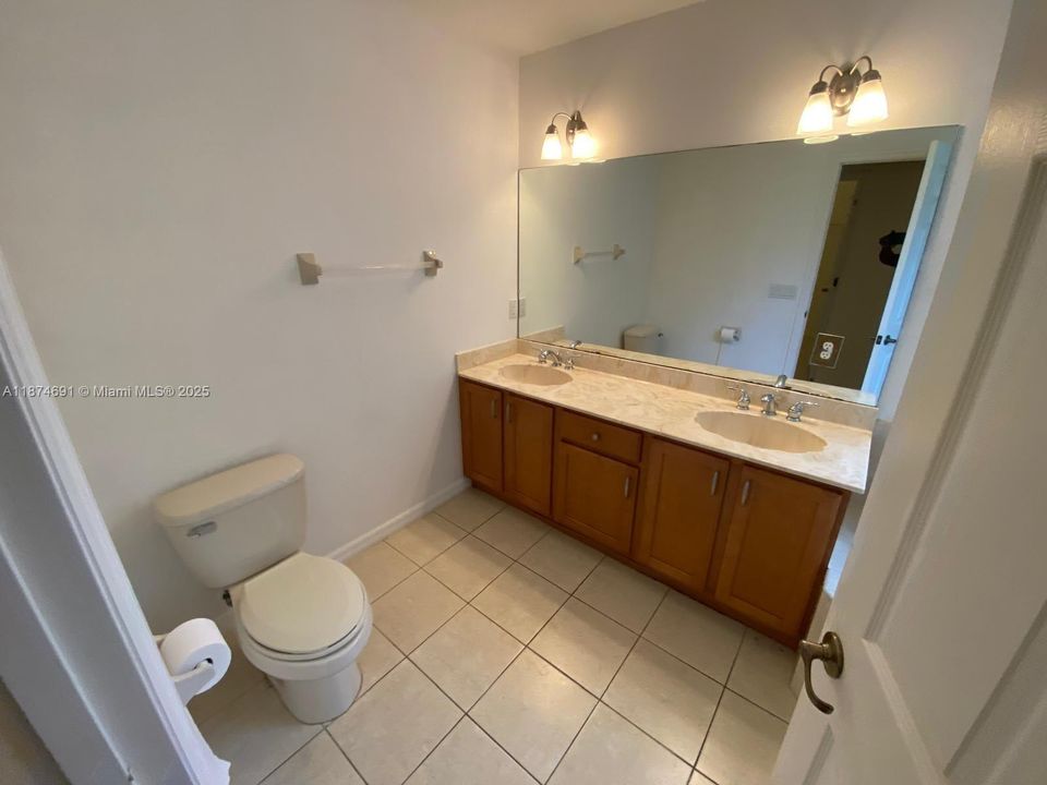 For Rent: $2,500 (3 beds, 2 baths, 1749 Square Feet)