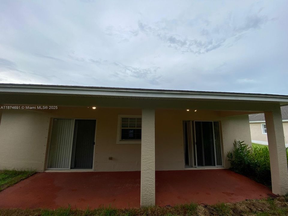 For Rent: $2,500 (3 beds, 2 baths, 1749 Square Feet)