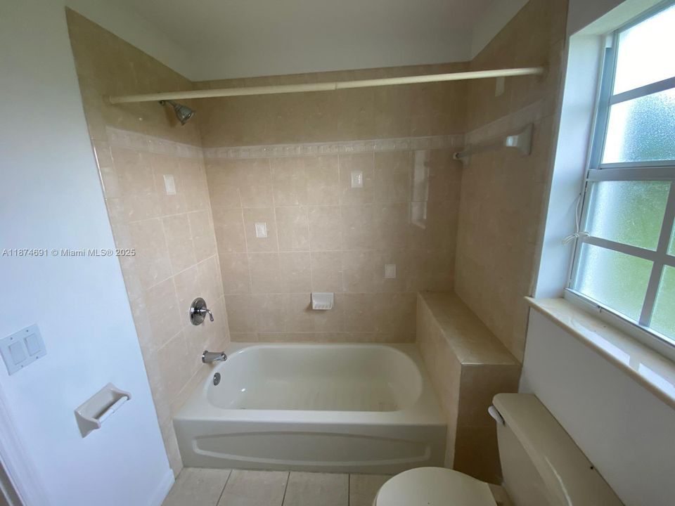 For Rent: $2,500 (3 beds, 2 baths, 1749 Square Feet)