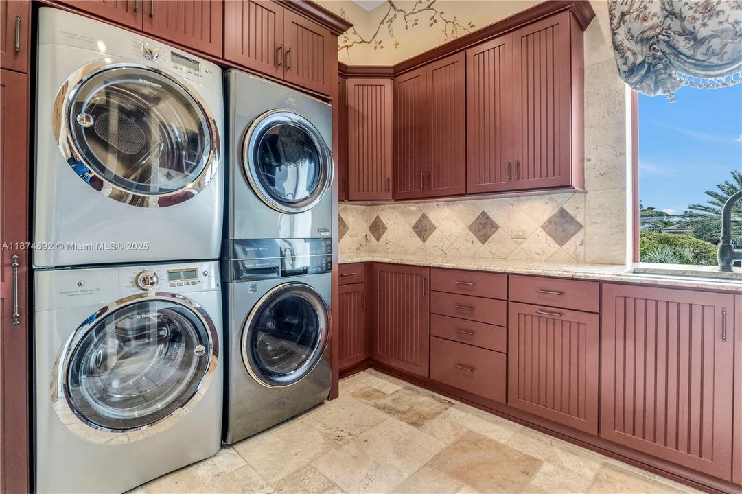 待售: $22,990,000 (7 贝兹, 8 浴室, 11395 平方英尺)