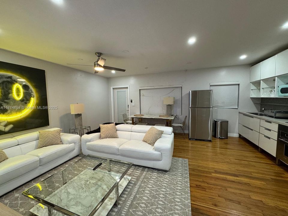 For Sale: $379,000 (1 beds, 1 baths, 600 Square Feet)