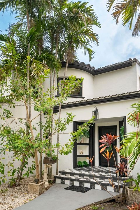 For Sale: $4,375,000 (5 beds, 5 baths, 3522 Square Feet)