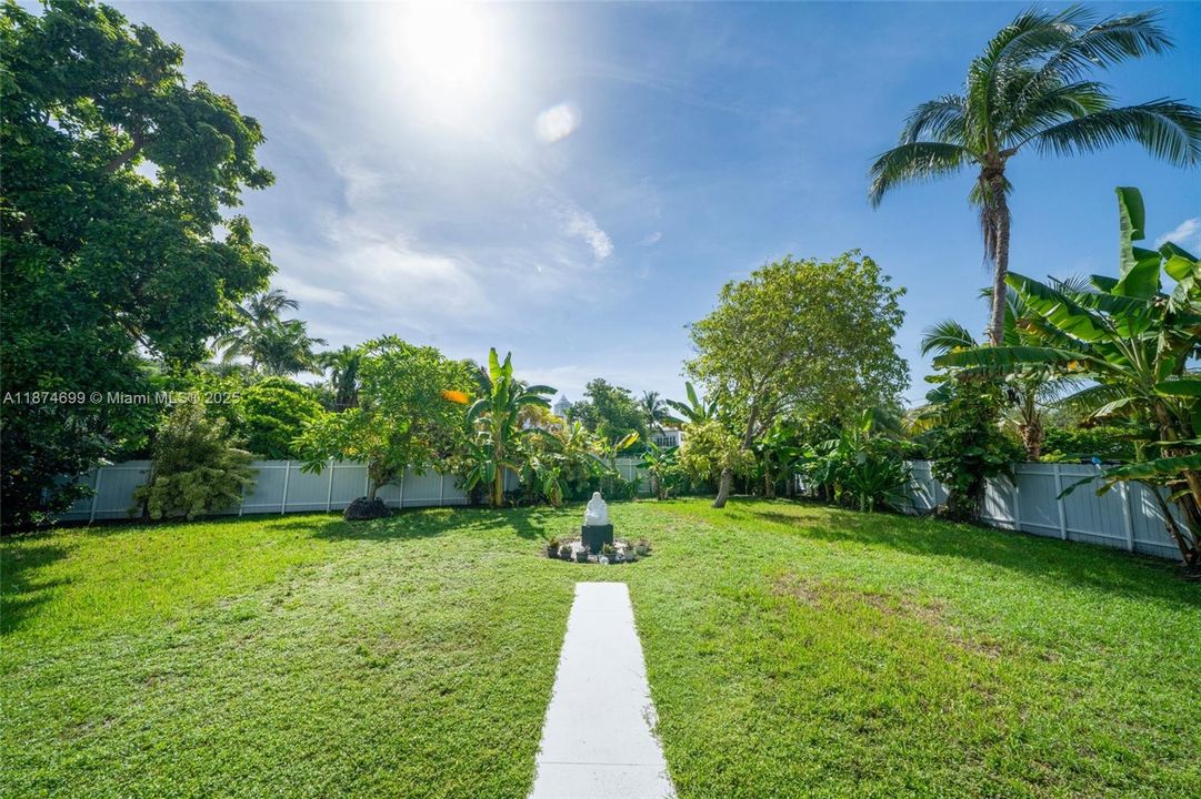 For Sale: $4,375,000 (5 beds, 5 baths, 3522 Square Feet)