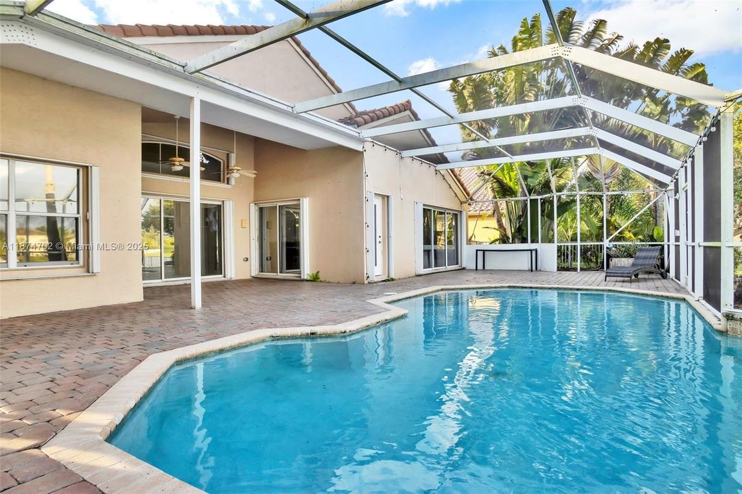 Под контрактом: $5,500 (4 спален, 3 ванн, 2350 Квадратных фут)