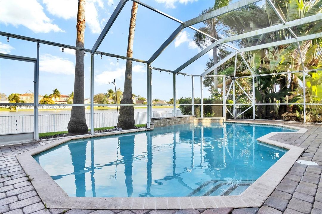 Под контрактом: $5,500 (4 спален, 3 ванн, 2350 Квадратных фут)