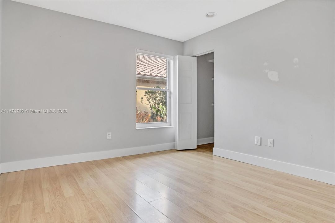 Под контрактом: $5,500 (4 спален, 3 ванн, 2350 Квадратных фут)