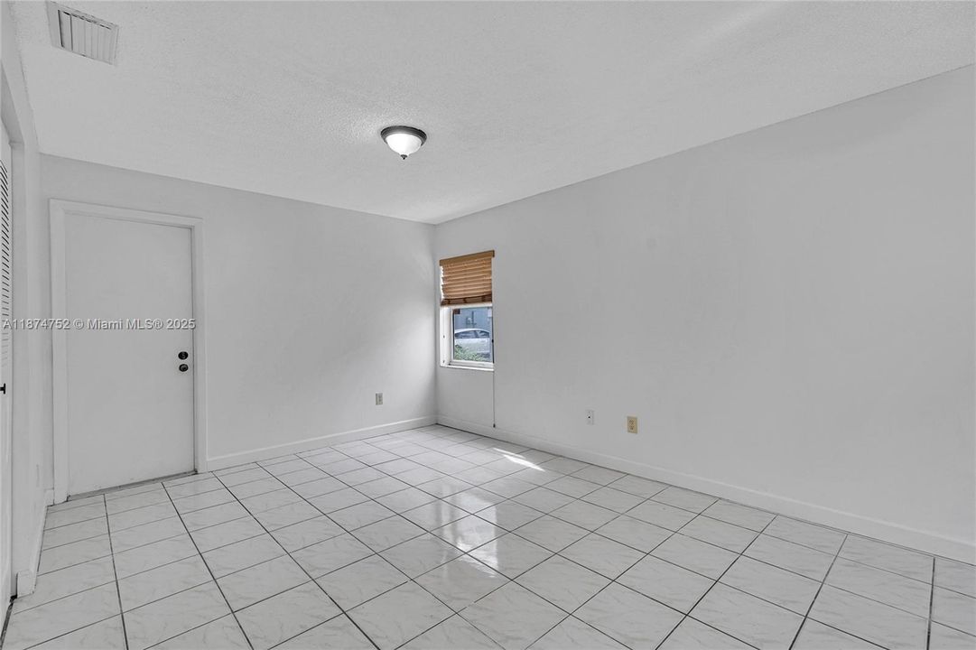 Activo con contrato: $3,000 (3 camas, 2 baños, 1473 Pies cuadrados)