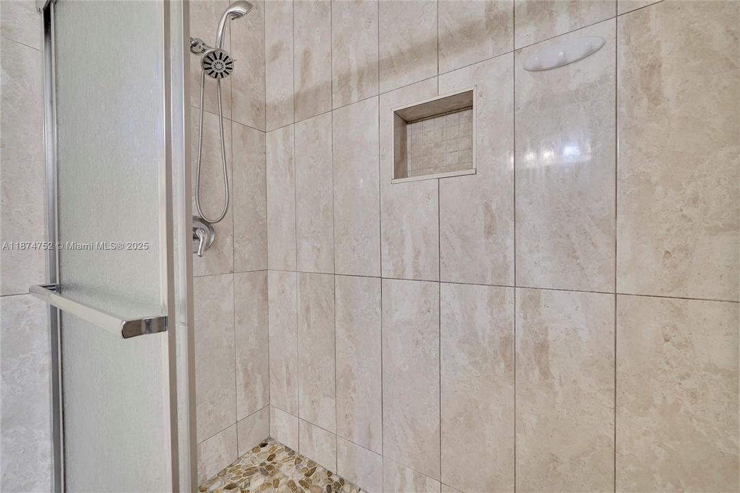 Activo con contrato: $3,000 (3 camas, 2 baños, 1473 Pies cuadrados)