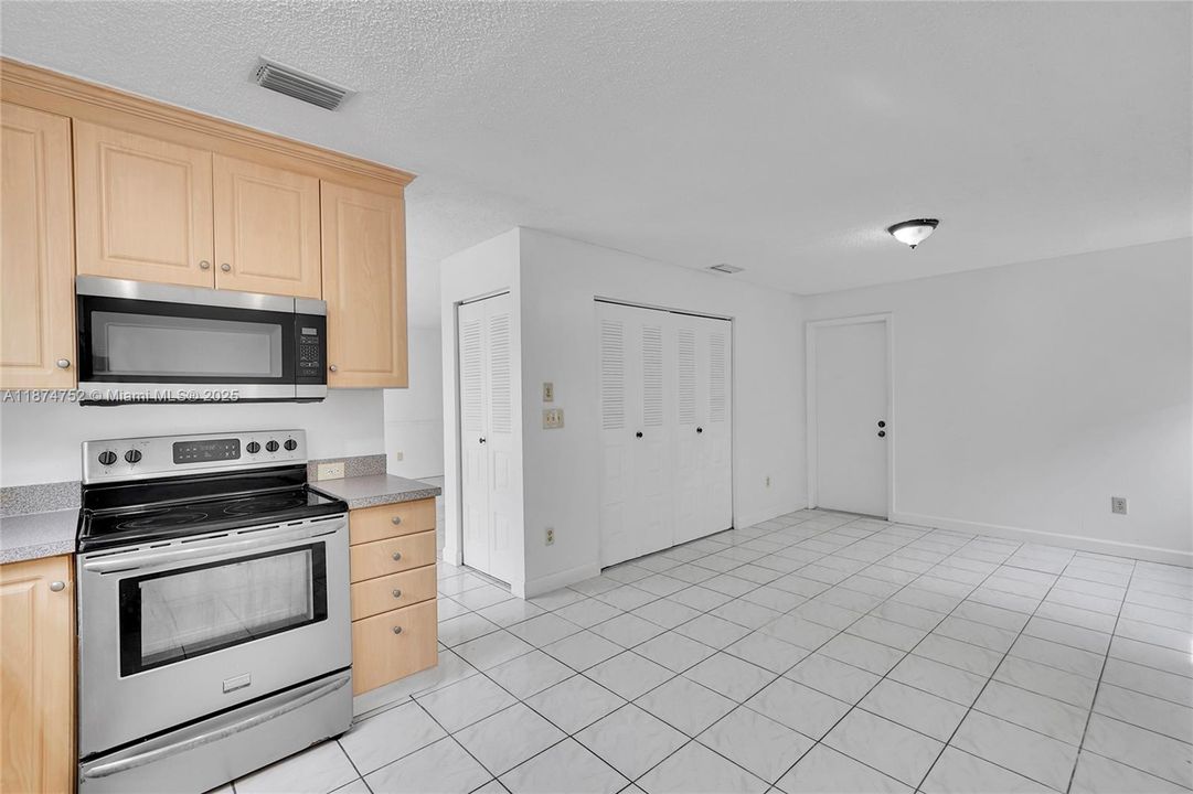 Activo con contrato: $3,000 (3 camas, 2 baños, 1473 Pies cuadrados)