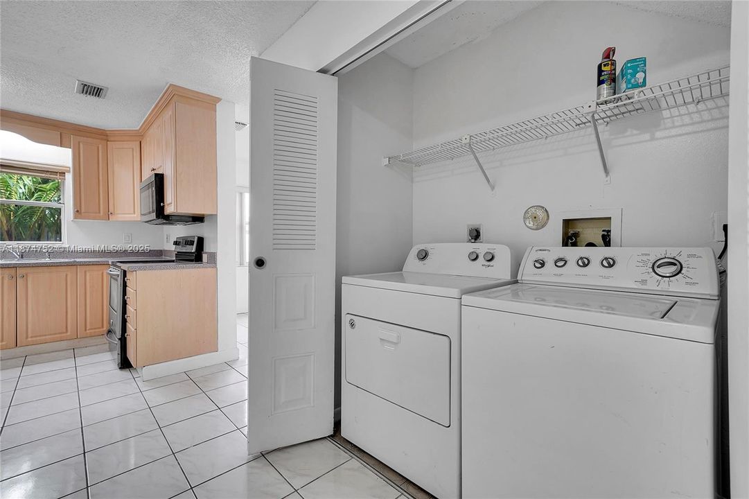 Activo con contrato: $3,000 (3 camas, 2 baños, 1473 Pies cuadrados)