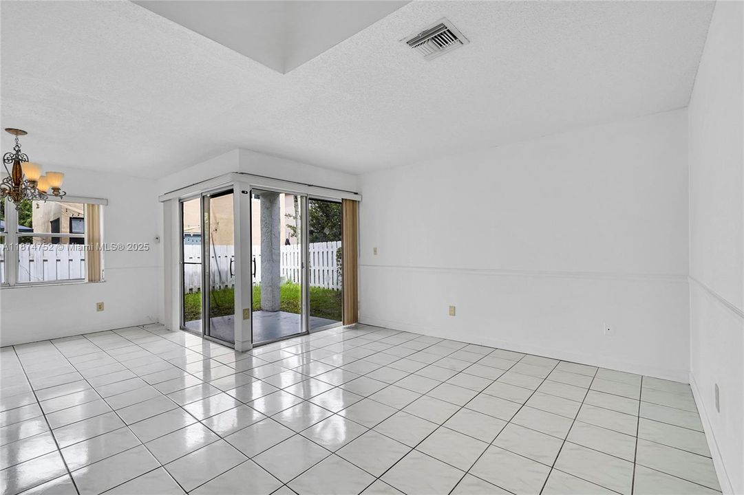 Activo con contrato: $3,000 (3 camas, 2 baños, 1473 Pies cuadrados)