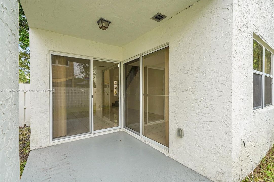 Activo con contrato: $3,000 (3 camas, 2 baños, 1473 Pies cuadrados)