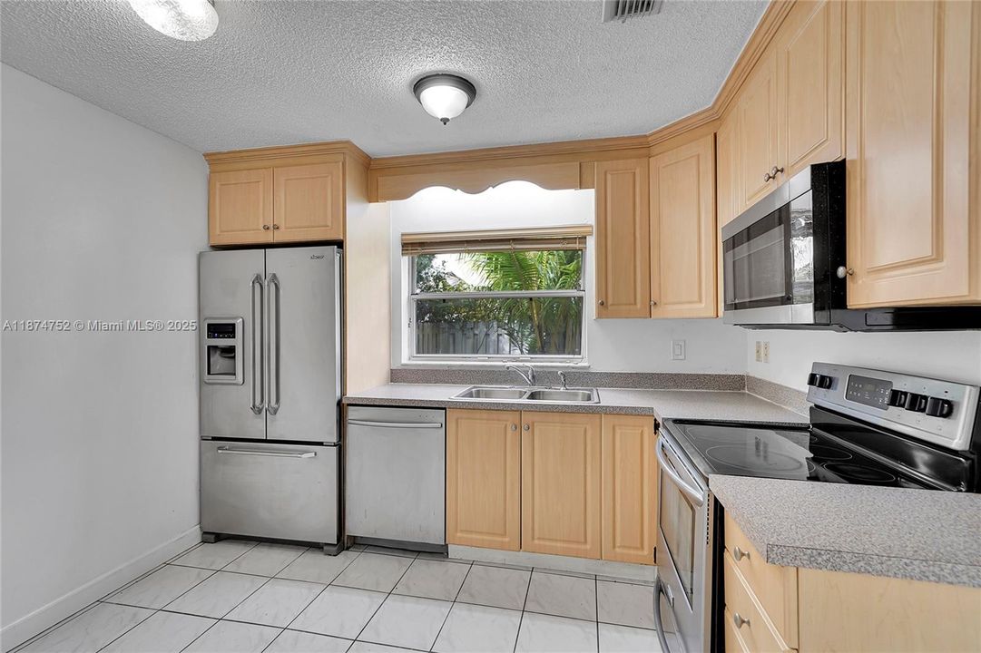 Activo con contrato: $3,000 (3 camas, 2 baños, 1473 Pies cuadrados)