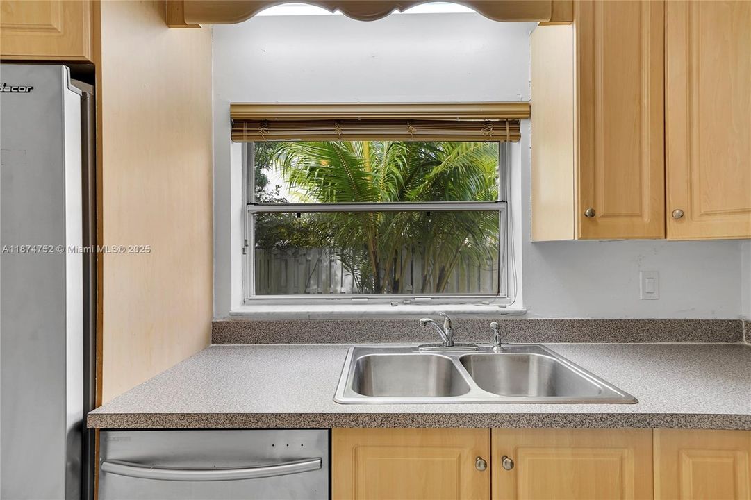 Activo con contrato: $3,000 (3 camas, 2 baños, 1473 Pies cuadrados)