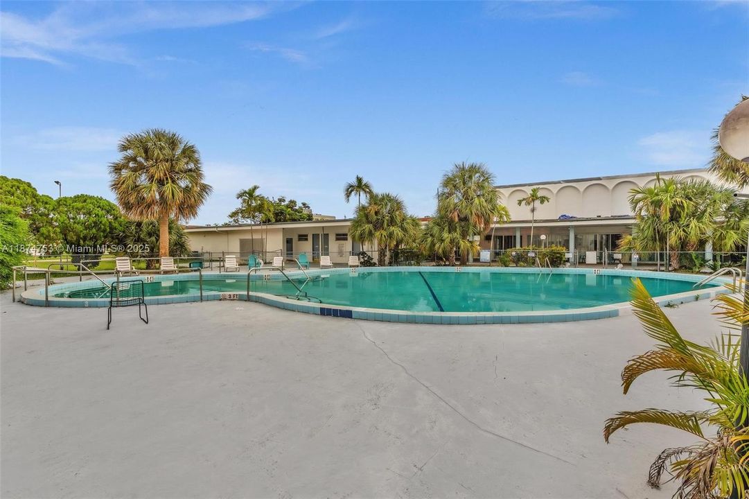 For Sale: $115,000 (1 beds, 1 baths, 730 Square Feet)