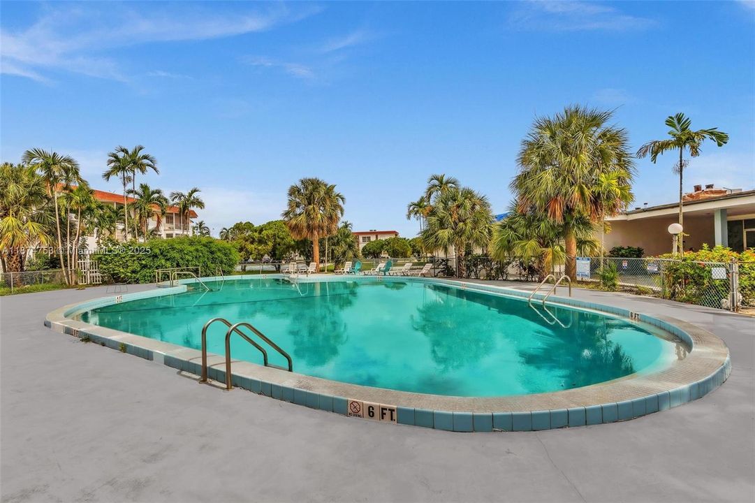 For Sale: $115,000 (1 beds, 1 baths, 730 Square Feet)