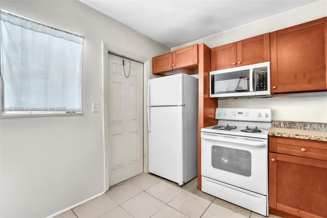 For Sale: $115,000 (1 beds, 1 baths, 730 Square Feet)