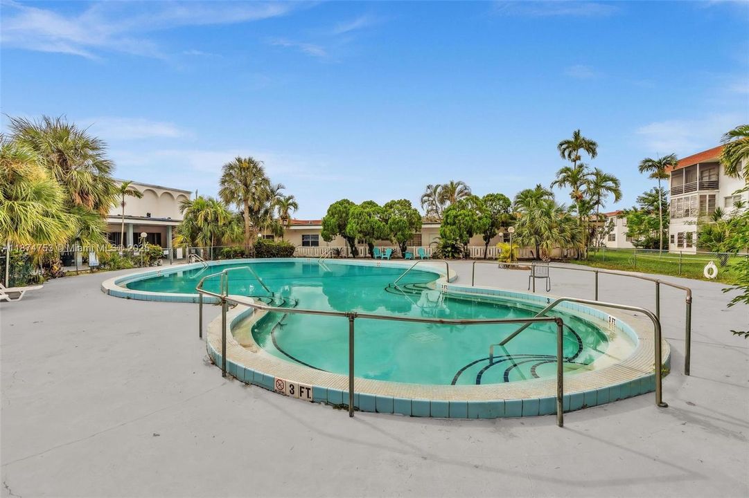 For Sale: $115,000 (1 beds, 1 baths, 730 Square Feet)