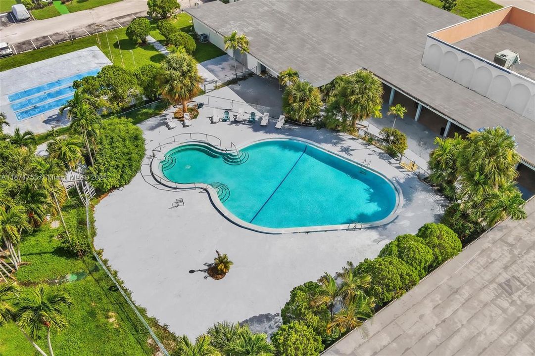 For Sale: $115,000 (1 beds, 1 baths, 730 Square Feet)