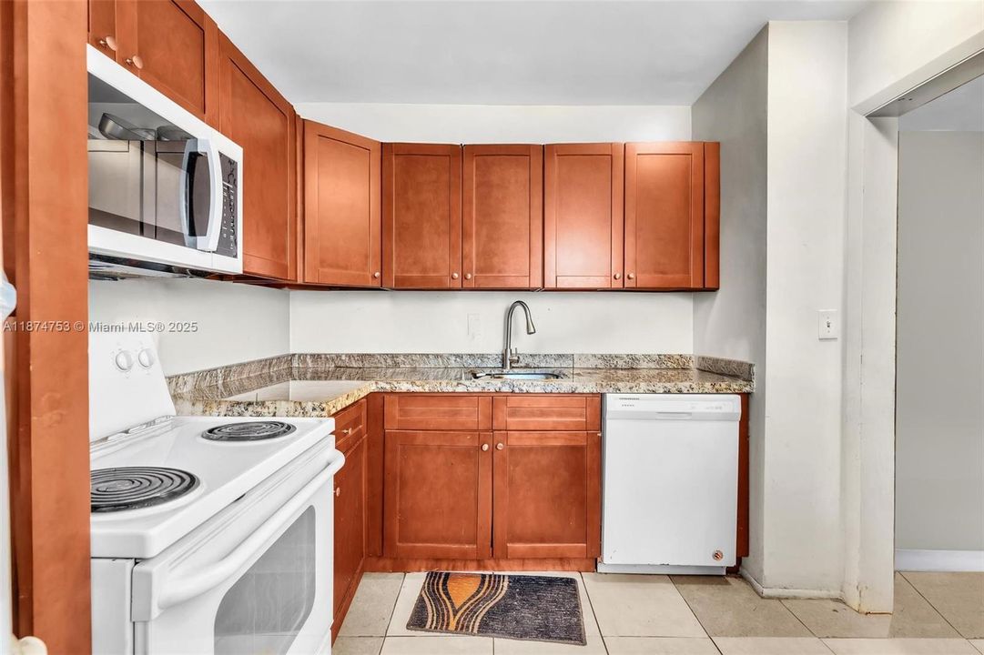 For Sale: $115,000 (1 beds, 1 baths, 730 Square Feet)