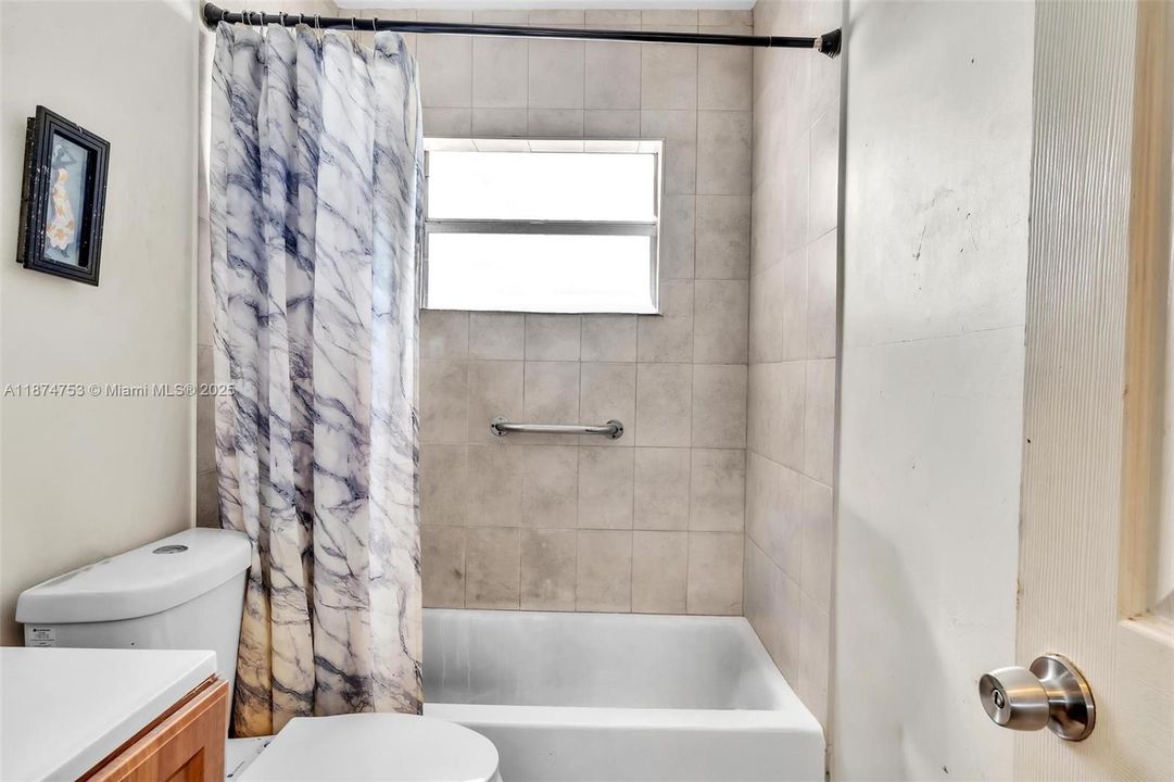 For Sale: $115,000 (1 beds, 1 baths, 730 Square Feet)