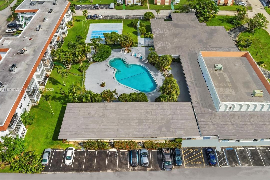 For Sale: $115,000 (1 beds, 1 baths, 730 Square Feet)