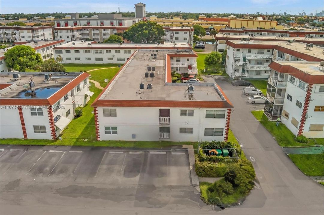 For Sale: $115,000 (1 beds, 1 baths, 730 Square Feet)