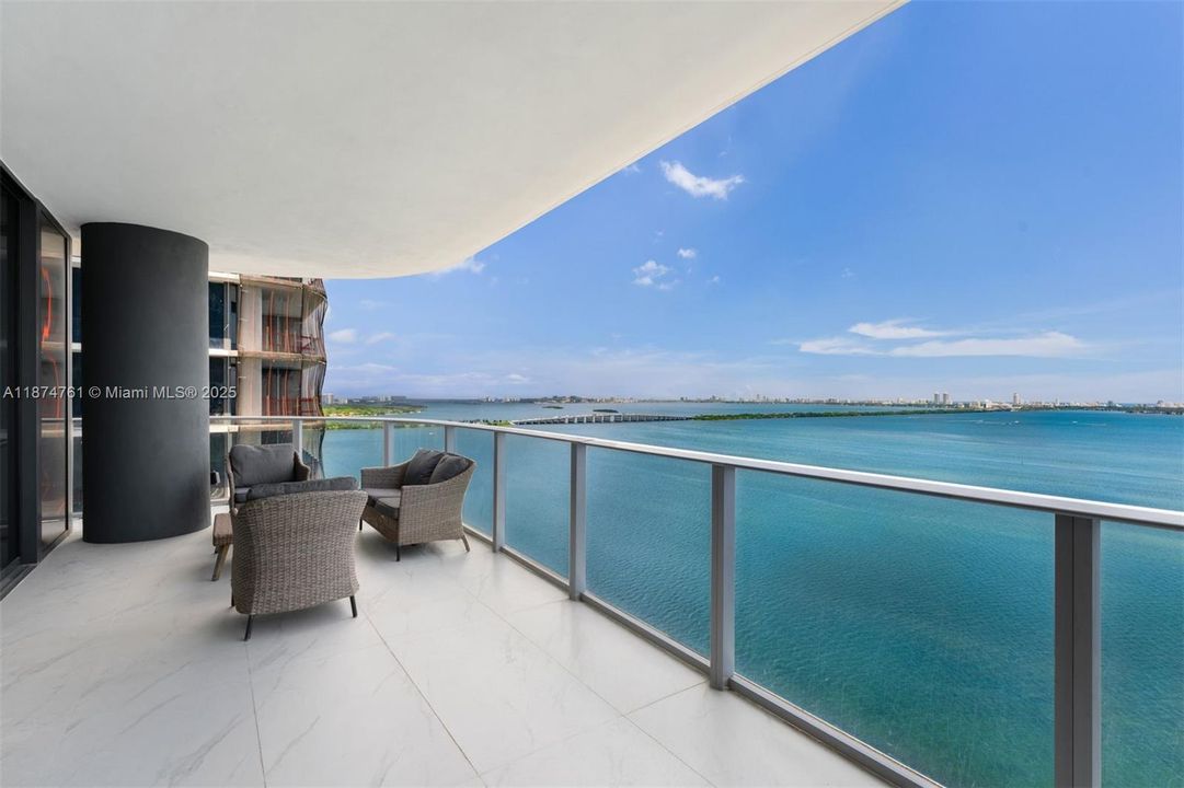 For Sale: $2,900,000 (4 beds, 5 baths, 2686 Square Feet)