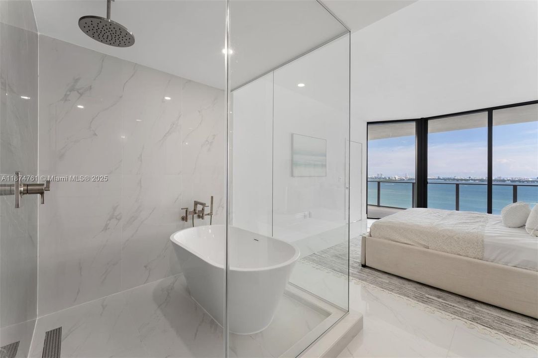 For Sale: $2,900,000 (4 beds, 5 baths, 2686 Square Feet)