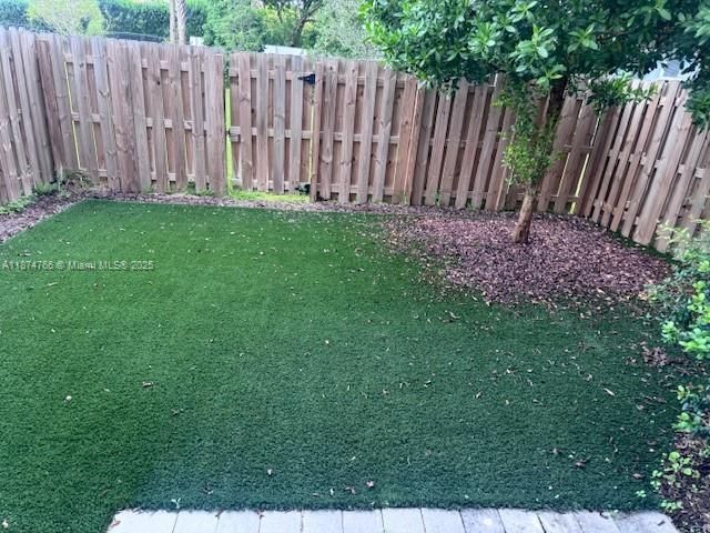 Под контрактом: $3,200 (3 спален, 2 ванн, 1344 Квадратных фут)