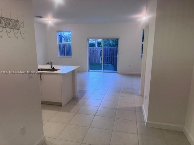 Под контрактом: $3,200 (3 спален, 2 ванн, 1344 Квадратных фут)