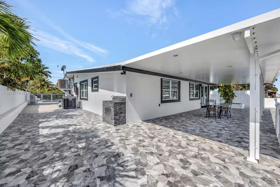 For Sale: $1,450,000 (4 beds, 4 baths, 1517 Square Feet)
