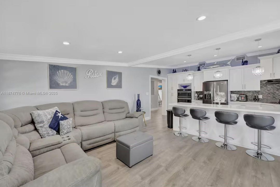 For Sale: $1,450,000 (4 beds, 4 baths, 1517 Square Feet)