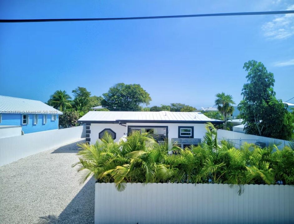 For Sale: $1,450,000 (4 beds, 4 baths, 1517 Square Feet)