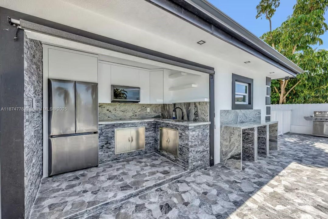 For Sale: $1,450,000 (4 beds, 4 baths, 1517 Square Feet)