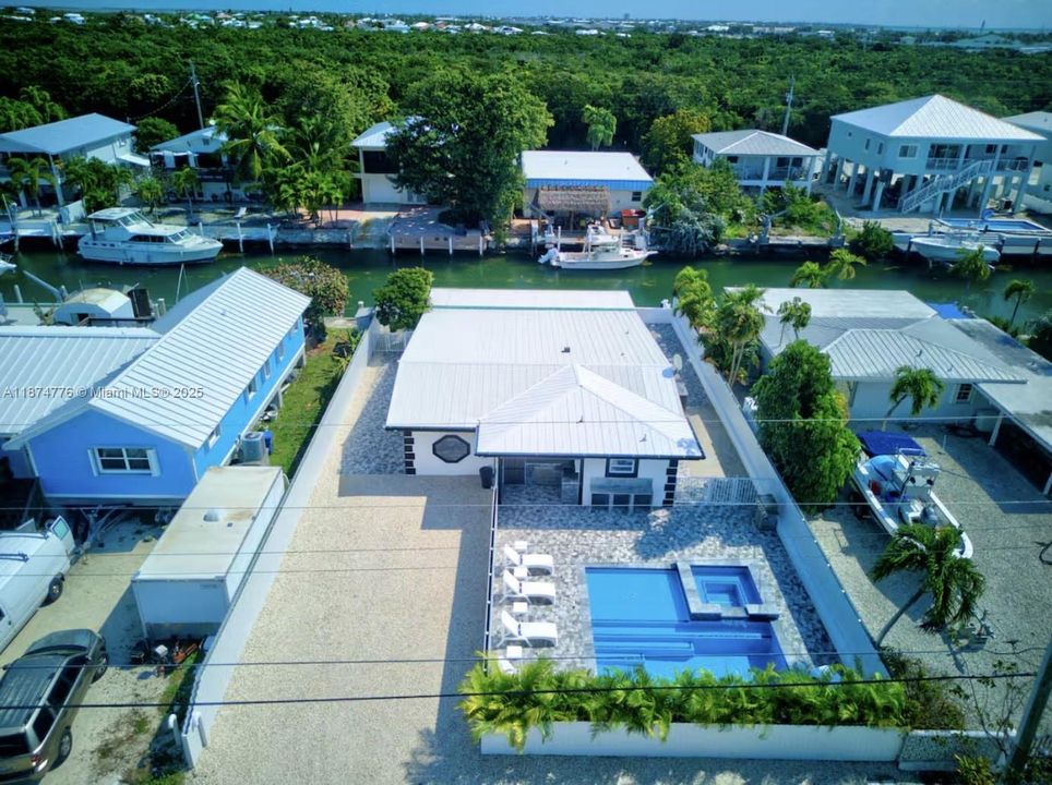 For Sale: $1,450,000 (4 beds, 4 baths, 1517 Square Feet)