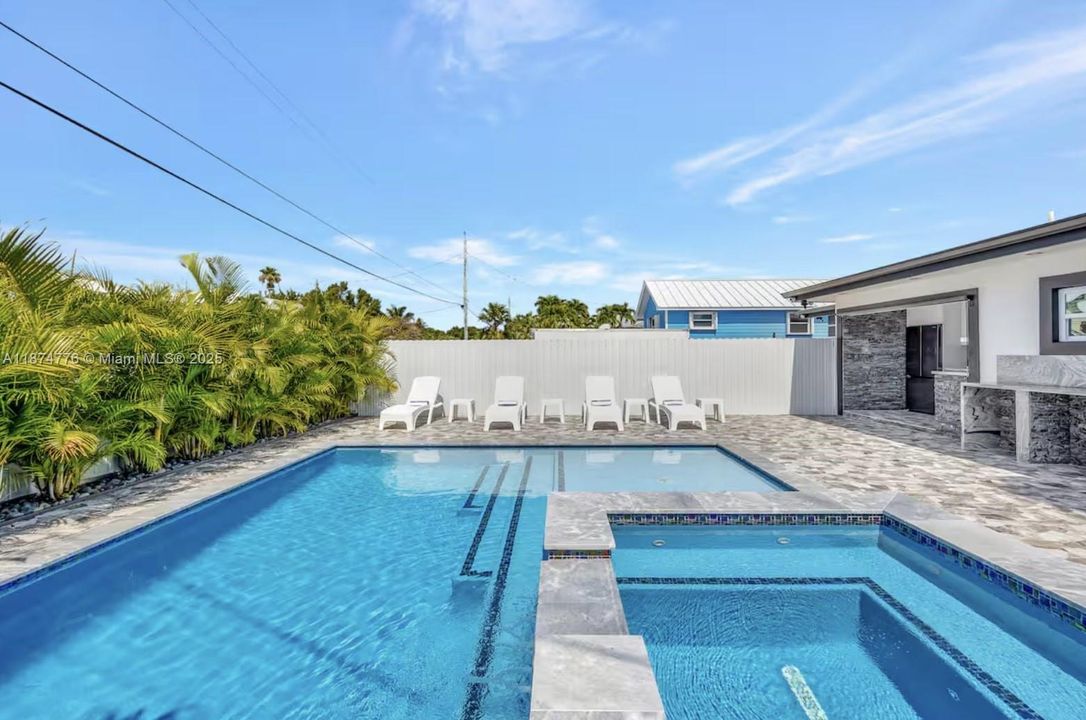 For Sale: $1,450,000 (4 beds, 4 baths, 1517 Square Feet)