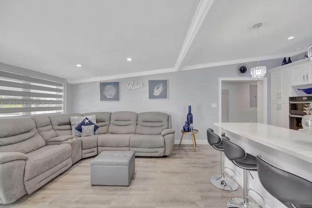 For Sale: $1,450,000 (4 beds, 4 baths, 1517 Square Feet)