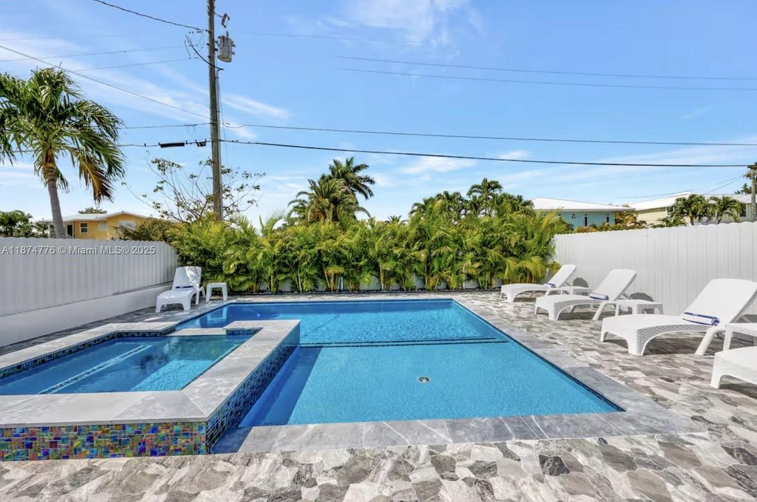 For Sale: $1,450,000 (4 beds, 4 baths, 1517 Square Feet)