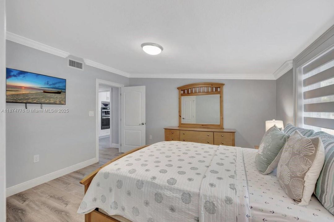 For Sale: $1,450,000 (4 beds, 4 baths, 1517 Square Feet)