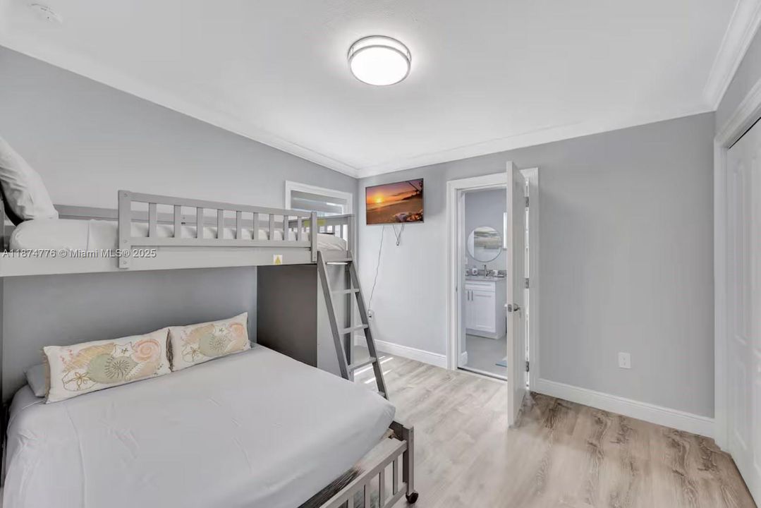 For Sale: $1,450,000 (4 beds, 4 baths, 1517 Square Feet)