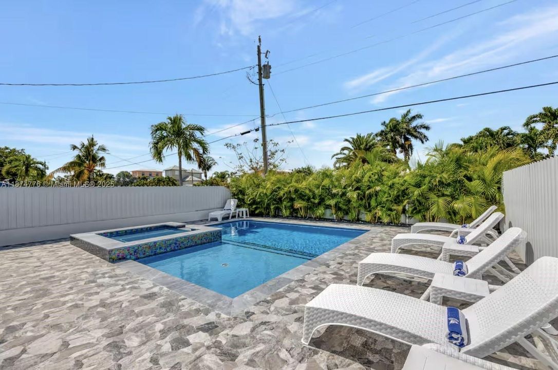 For Sale: $1,450,000 (4 beds, 4 baths, 1517 Square Feet)