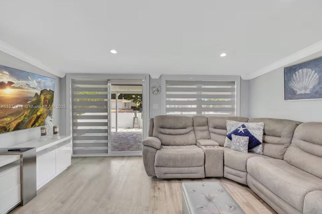 For Sale: $1,450,000 (4 beds, 4 baths, 1517 Square Feet)